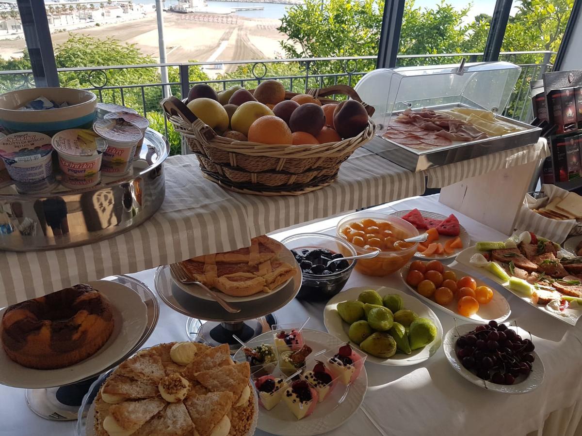 Albergo Villa Vittoria Rodi Garganico Buitenkant foto